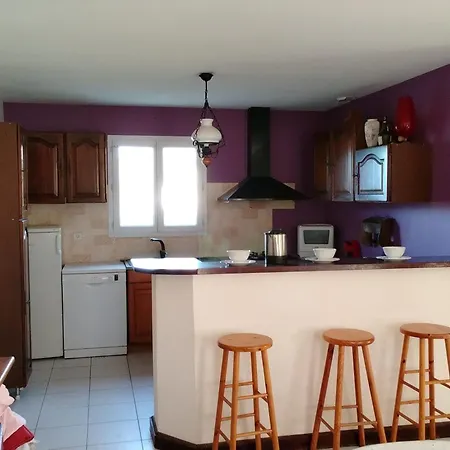 בית נופש House With Garden Near The Sea In