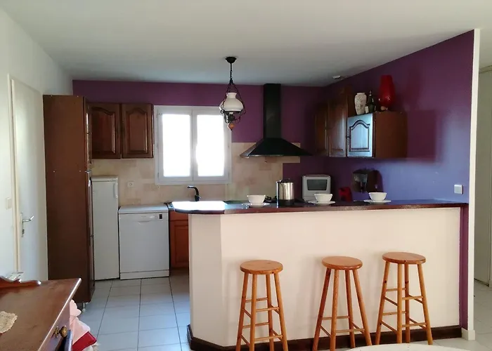 בית נופש House With Garden Near The Sea In