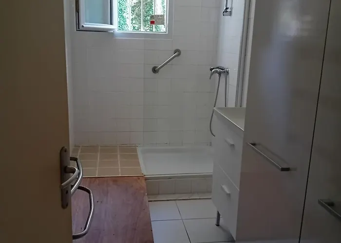 בית נופש House With Garden Near The Sea In Mesquer