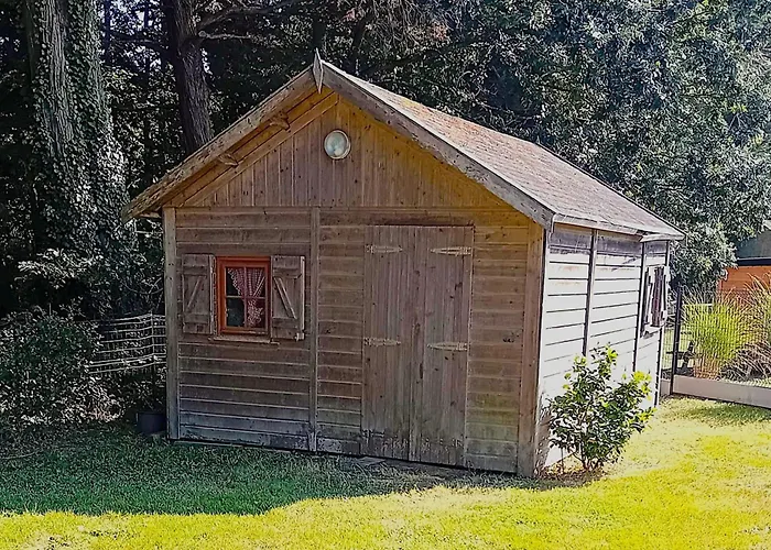 House With Garden Near The Sea In בית נופש