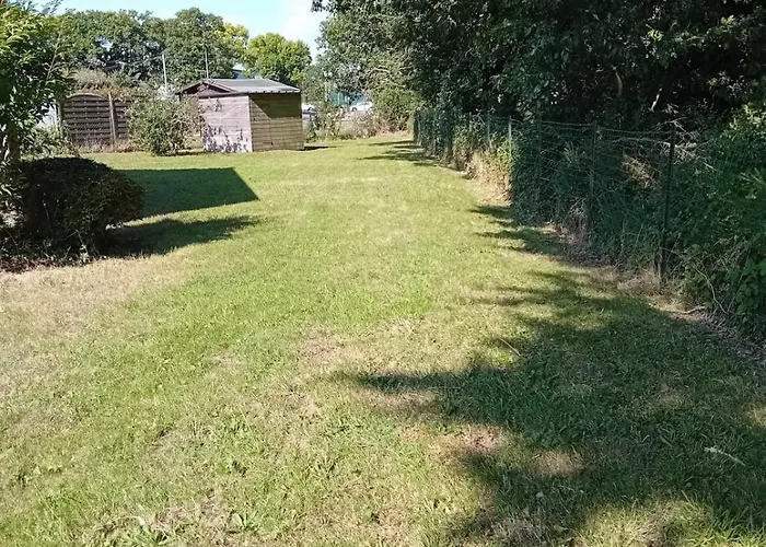 בית נופש House With Garden Near The Sea In *