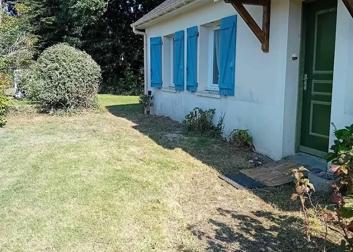 House With Garden Near The Sea In בית נופש *