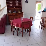 House With Garden Near The Sea In Casa de Férias